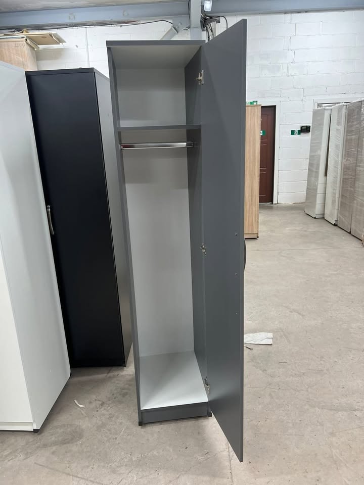 Single Door Wardrobe